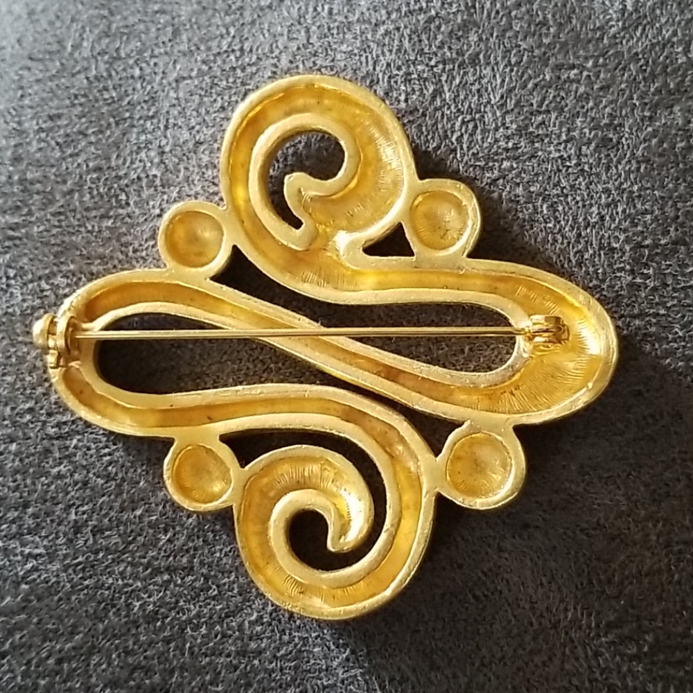 Pin - Picture 2 of 4